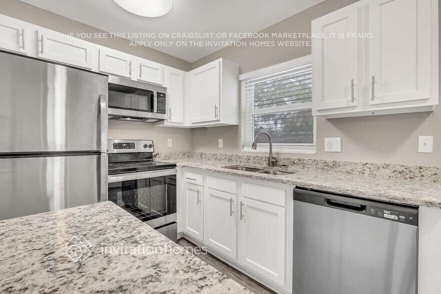 Building Photo - 425 Hayton Ave