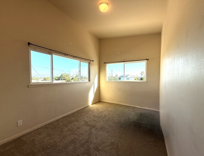 Building Photo - Ewa Beach- 8 bedrooms/4 baths/Carport/Spac...