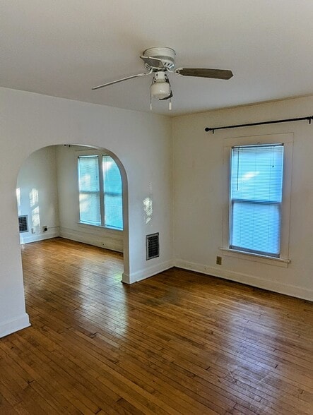 Building Photo - 2069 Winnebago St