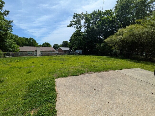 Building Photo - 809 Margret Dr