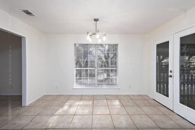 Building Photo - Sweet Cottage-esque 3-Bed 2-Bath in Daphne!