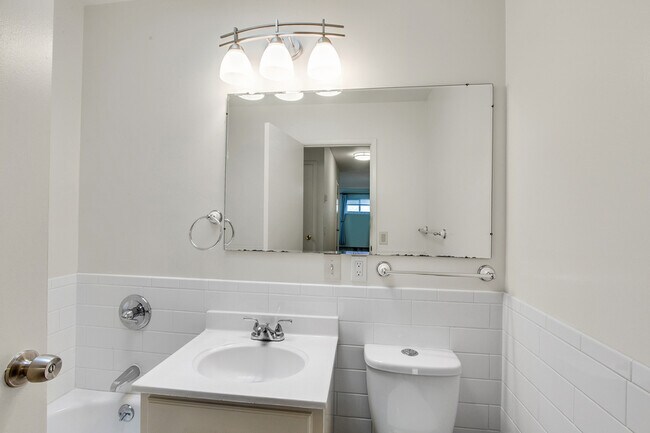 Building Photo - 1163 Crespi Dr