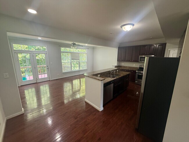Building Photo - 446 Kingscote Ln
