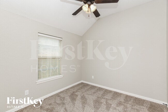 Building Photo - 612 Zachary Dr