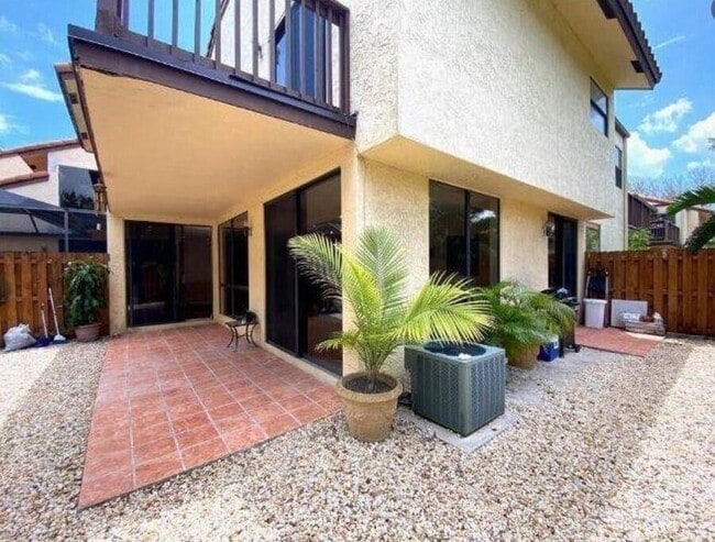 Building Photo - 5705 Fox Hollow Dr