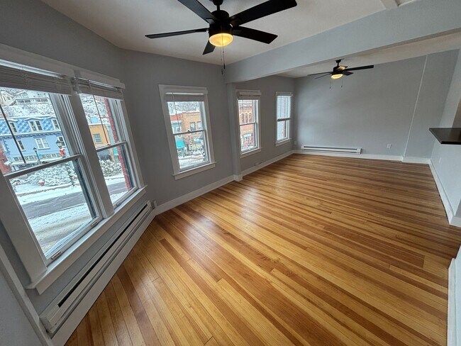 Building Photo - 741 Manitou Ave