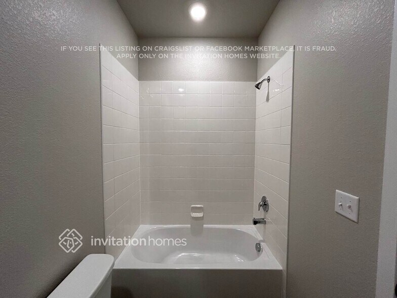 Building Photo - 2214 Alyssa St