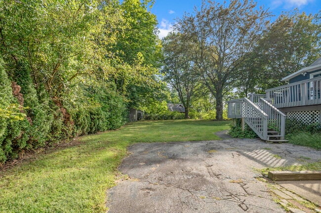 Building Photo - 884 Highland Ave