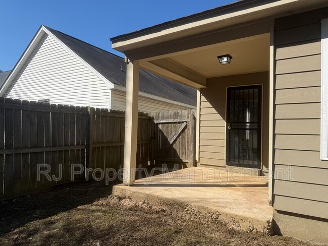 Building Photo - 4817 Royal Run Dr