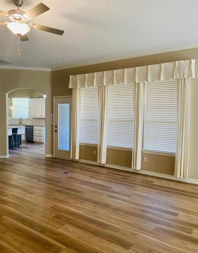 Building Photo - 3816 Whispering Oaks