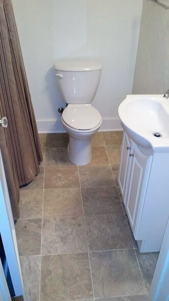 Cute bathroom! - 2119 N 11th St