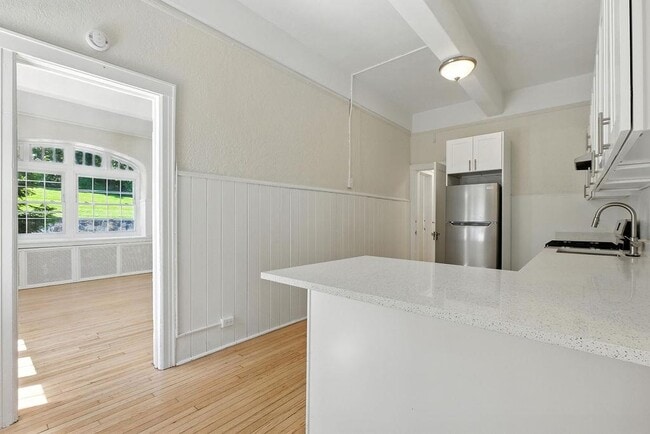 Building Photo - 149 Central Dr