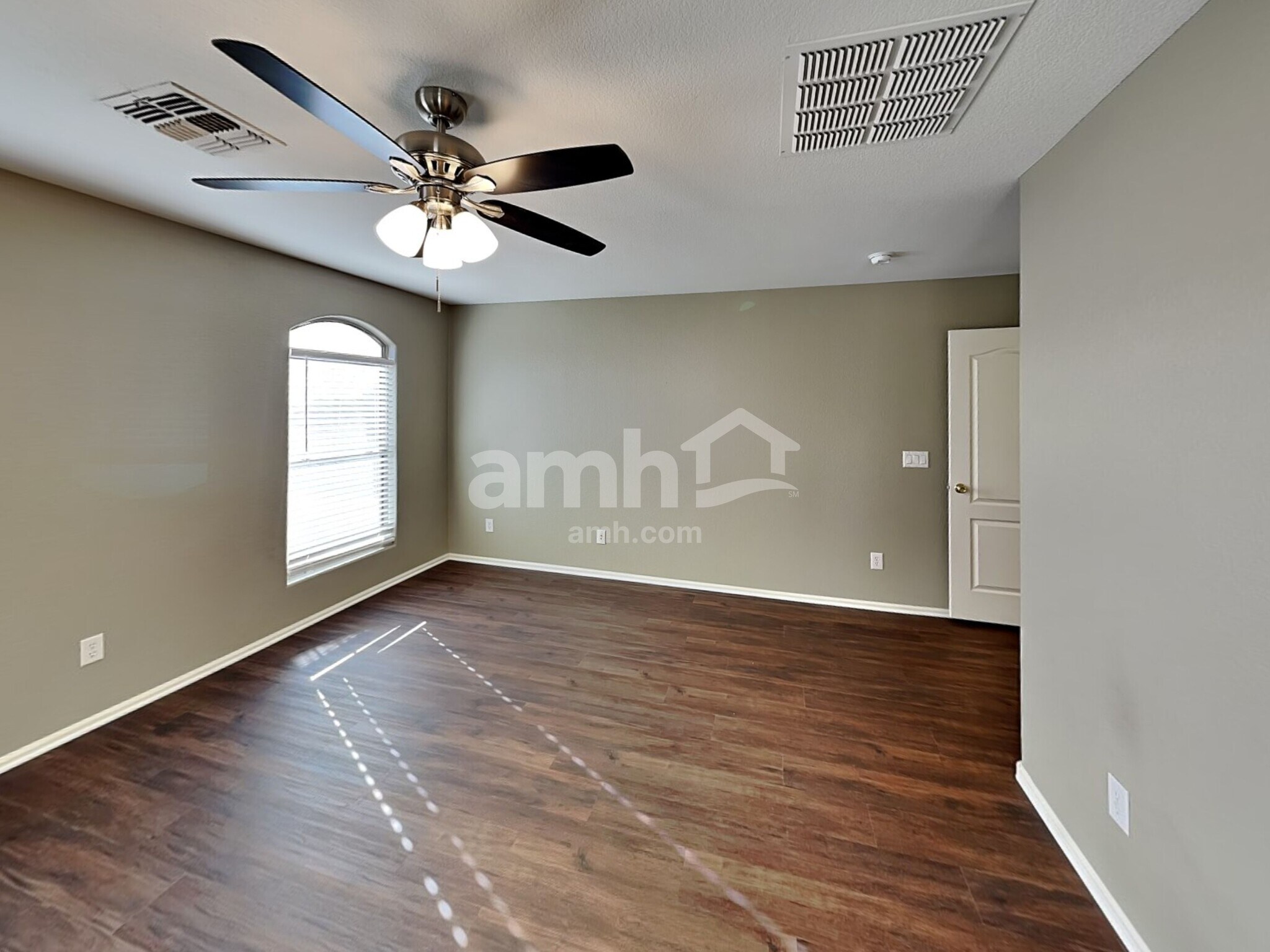 Building Photo - 2338 W Running Deer Trl