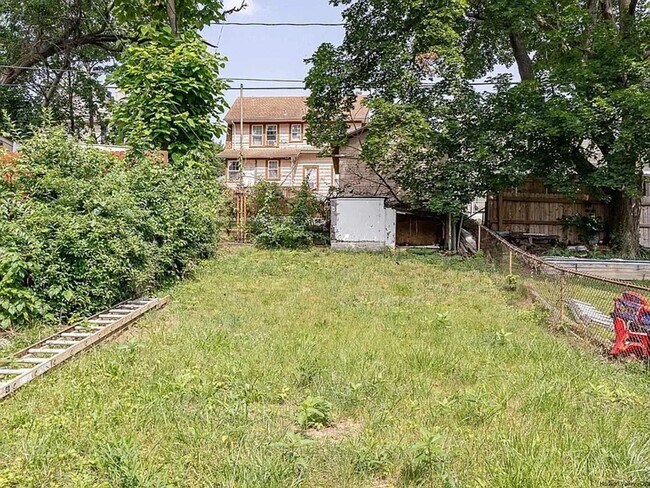 Building Photo - 2 Bedroom Single-Family Home, Newburgh