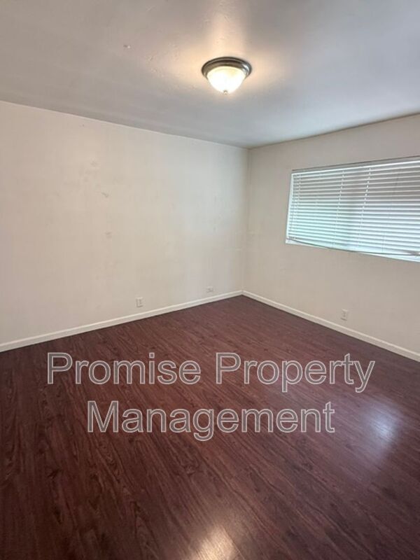 Building Photo - 413 S Freeman St