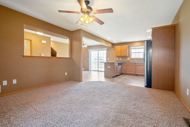 Building Photo - 4925 Algonquin Dr