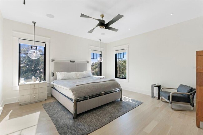 Building Photo - 319 W Frances Ave