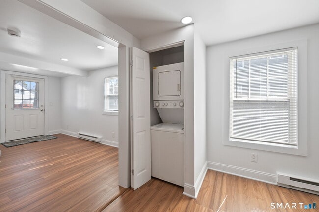 Building Photo - 14 Center Ave