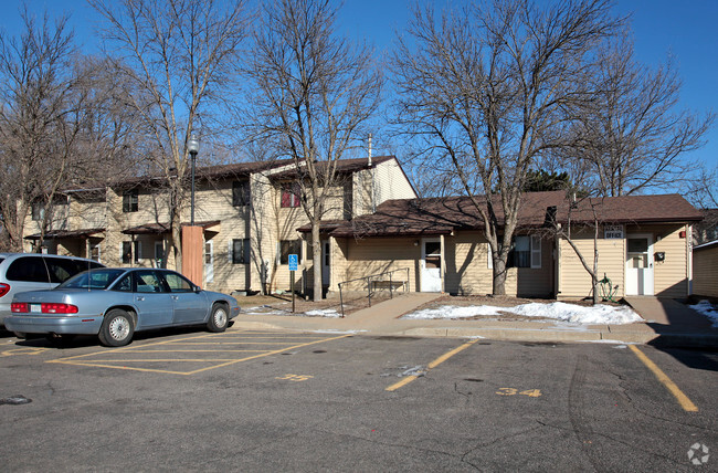 Chaska Village Townhomes - 1131 Crosstown Blvd Chaska MN 55318 ...