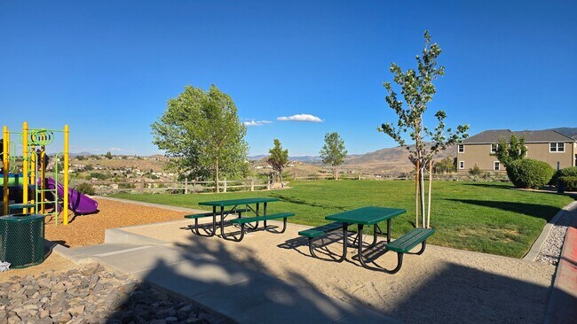 Building Photo - Gated Somersett Home with a View!