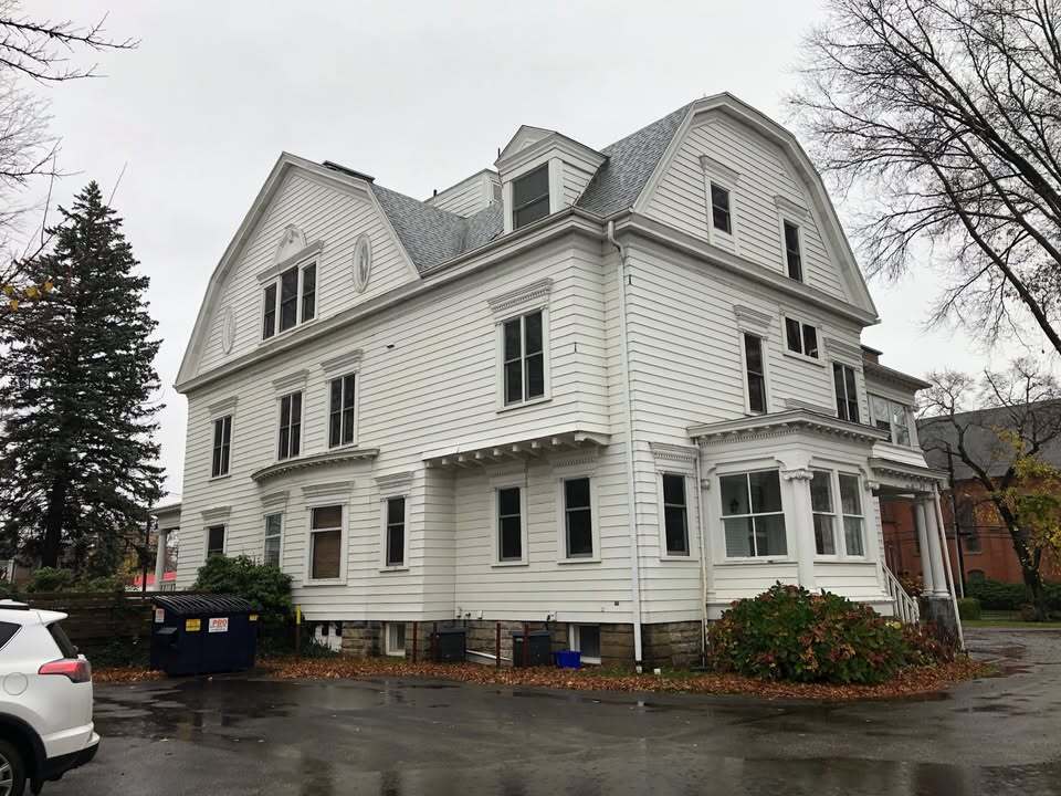 Building Photo - 142 Main St E