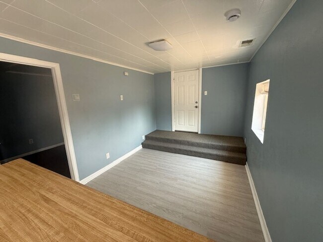 Building Photo - 6421 Niagara St