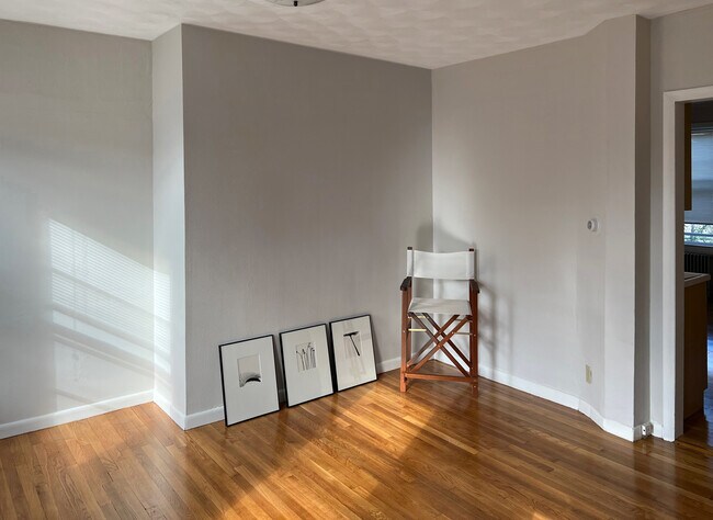 LIV ROOM - 154 Franklin St