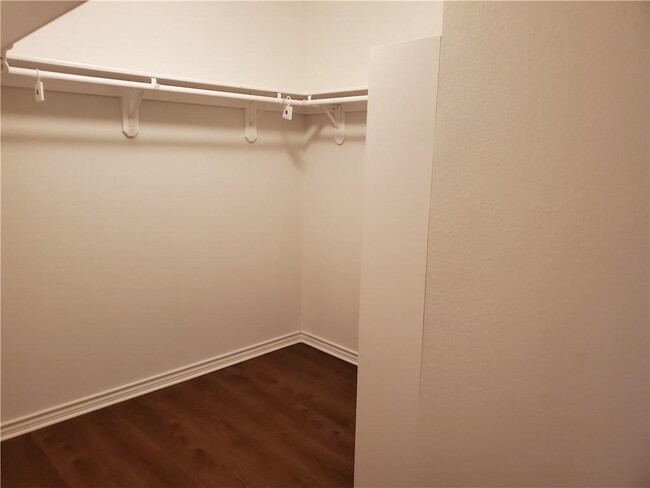 Building Photo - 706 Tom Kite Dr