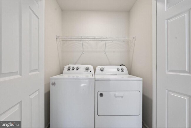 Building Photo - 183 Caterpillar Dr