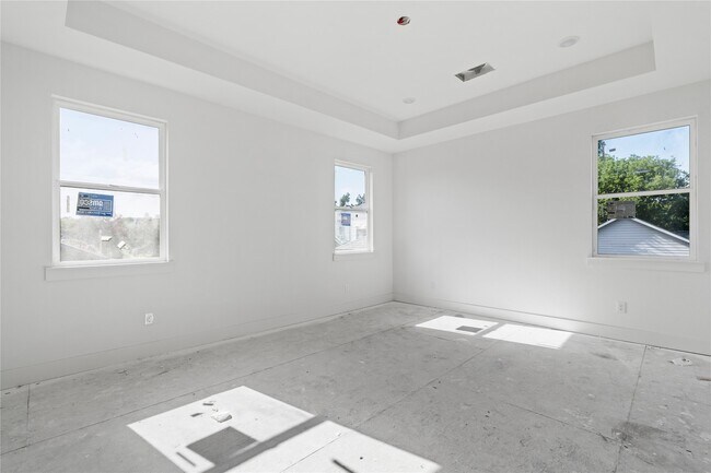 Building Photo - 1504 Hussion St