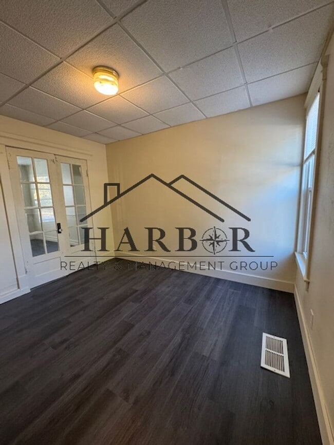Building Photo - 1/2 Off first full month of rent!