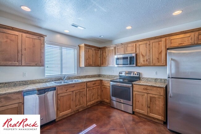 Building Photo - 3 Bedroom Townhome in Prime St. George Location