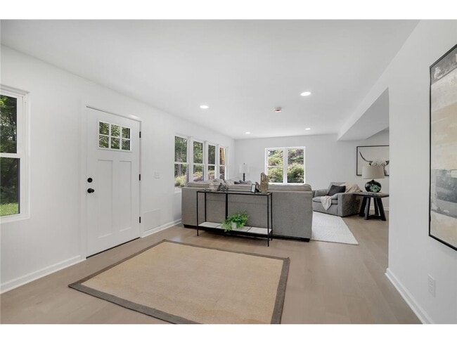 Building Photo - 5111 Colonial Dr