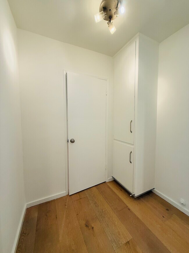 Building Photo - 517 Pier Ave