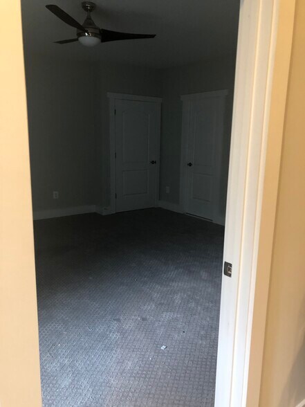 Building Photo - 6209 Everglades Dr
