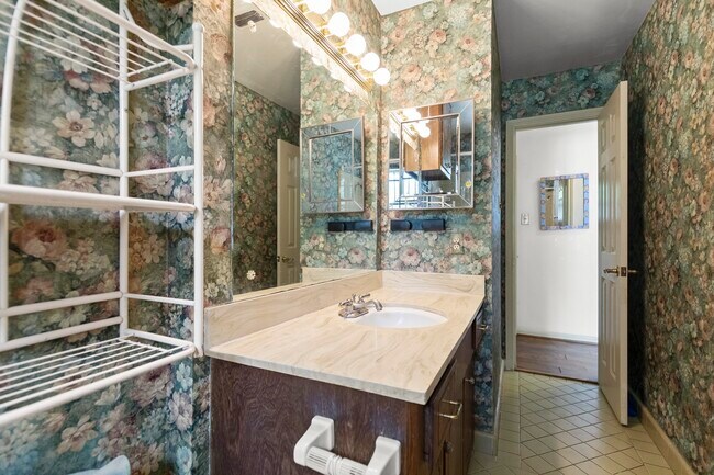 Building Photo - 9106 Sharpview Dr