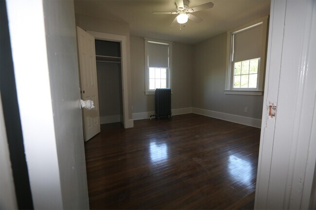 Building Photo - 1222 W Olney Rd