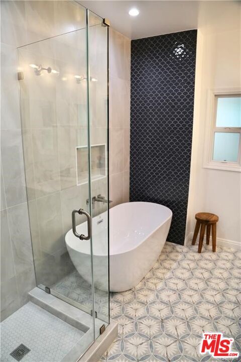 Building Photo - 601 Sweetzer Ave