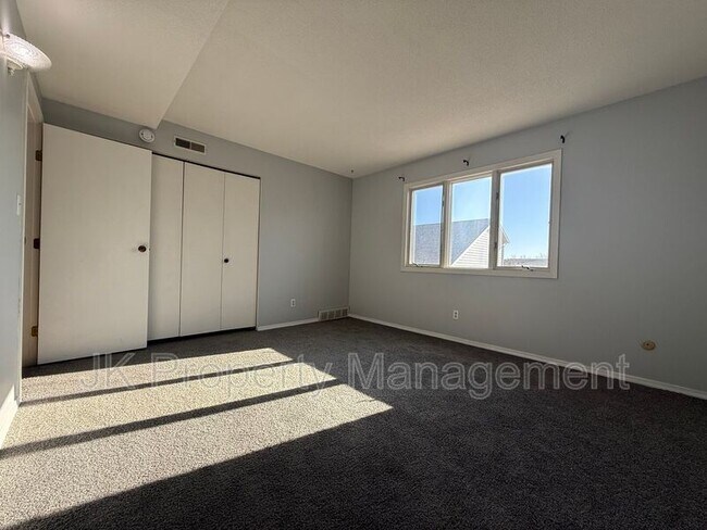 Building Photo - 2300 14th Ave S