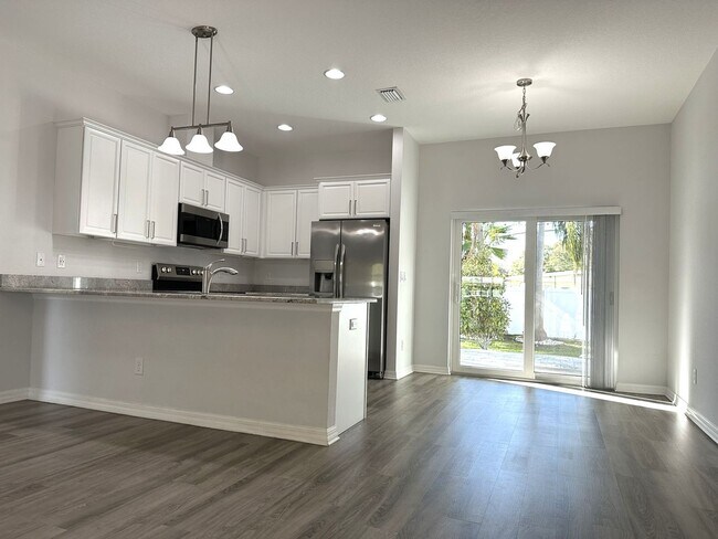 Building Photo - Newer Single Family Home 3-2-2 Seminole