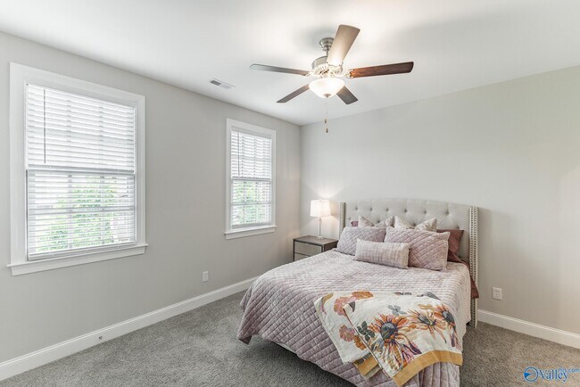 Building Photo - 40 Pine St