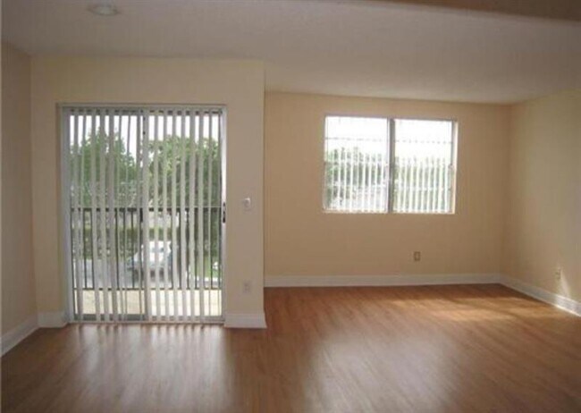 Building Photo - 1241 SW 46th Ave