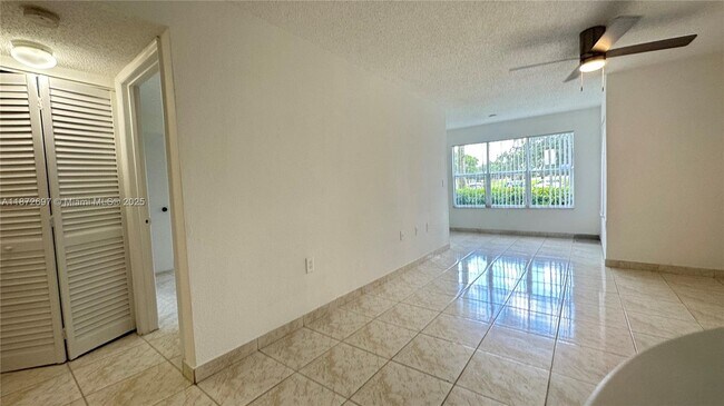 Building Photo - 12760 Vista Isles Dr