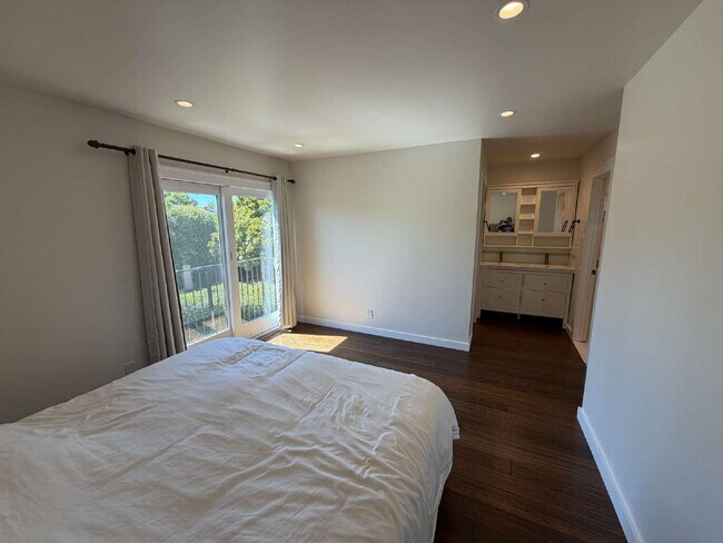 Building Photo - "Charming Walnut Creek Retreat: Spacious 4-Bedroom Home with Elegant Granite Kitchen, Cozy Firepl...