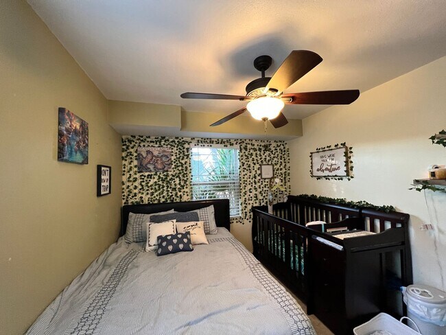 Building Photo - Spacious home with large yard & Detached G...