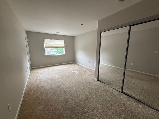 Building Photo - BEACH CONDO