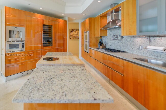 Building Photo - 16051 Collins Ave