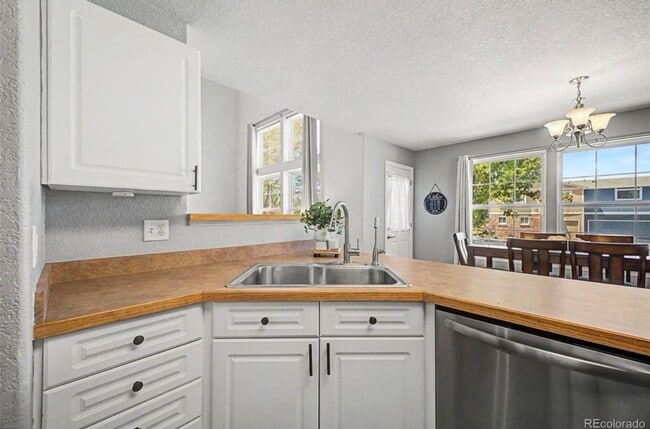 Building Photo - Thornton Townhome for rent.