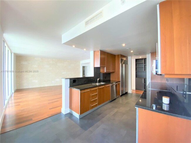 Building Photo - 901 Brickell Key Blvd