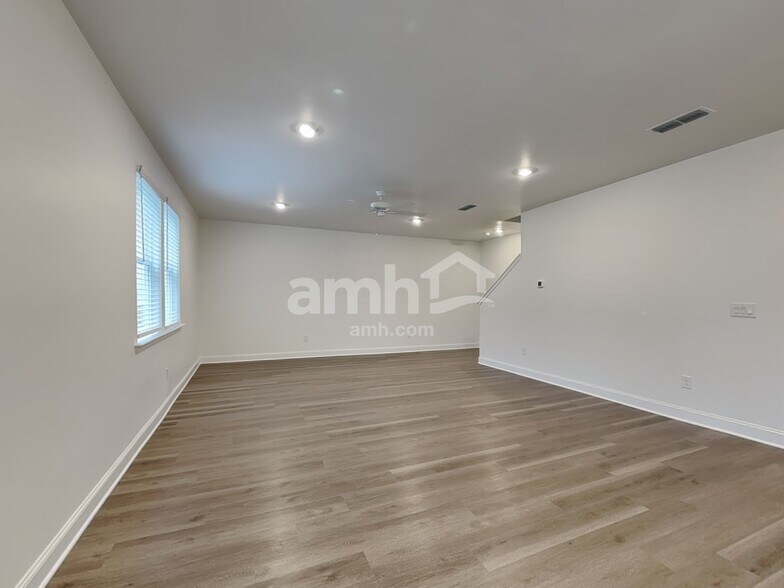 Building Photo - 1529 Aquamarine Dr